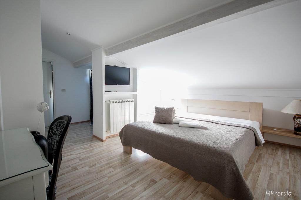 And Degra Apartment