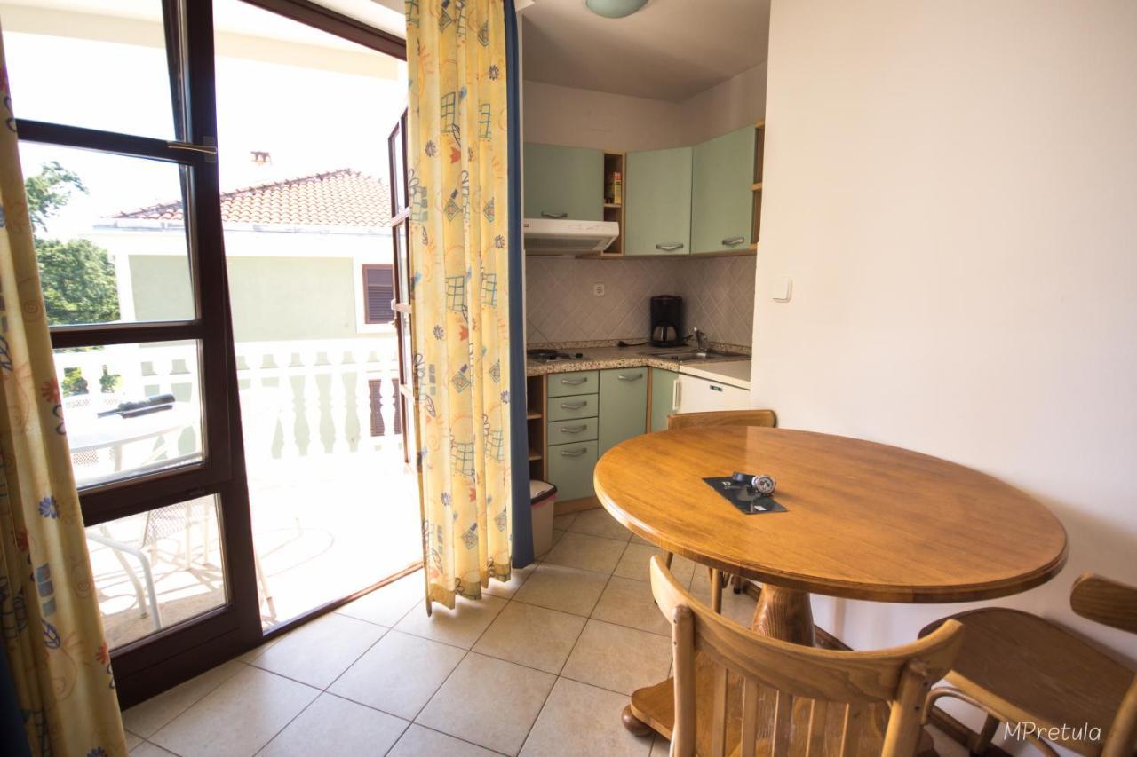Apartment And Degra *