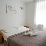 Apartments And Rooms Degra